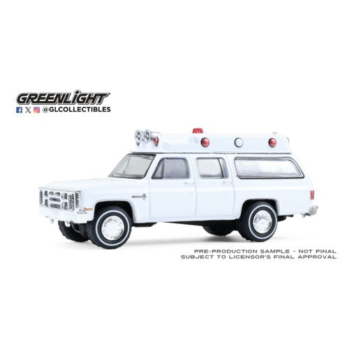 1/64 Chevrolet Suburban K20 Custom Deluxe Ambulance - Plain White