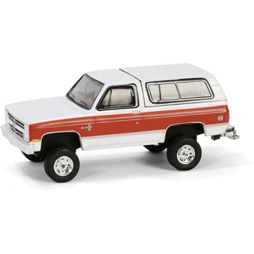 1/64 All Terrain Series 16 - 1984 Chevrolet K5 Blazer Silverado Lifted - Frost White And Apple Red