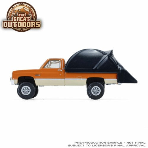 1/64 The Great Outdoors Series 4 - 1986 Gmc Sierra Lifted - Desert Sand And Doeskin Tan With Modern Truck