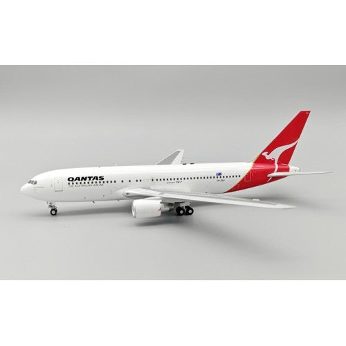 1/200 Qantas Boeing 767-238/Er Vh-Eaj With Stand Limited