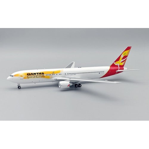 1/200 Qantas Boeing 767-338/Er Vh-Ogl With Stand