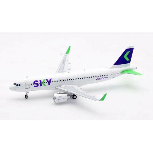 1/200 Sky Airline Airbus A320-251N Cc-Azc With Stand (El Aviador Models)
