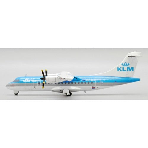 1/200 Klm Exel Atr42-300 Reg: Ph-Xld With Stand