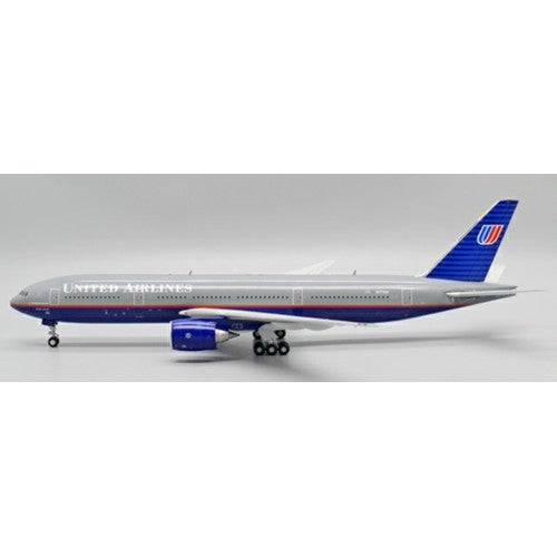 1/200 United Airlines Boeing 777-200 First Commercial Flight Of 777 Reg: N777Ua With Stand
