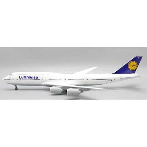 1/200 Lufthansa Boeing 747-8 Oc Reg: D-Abyr With Stand
