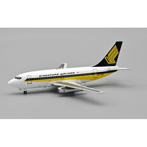 1/200 737-112 Singapore Airlines 9V-Bbe