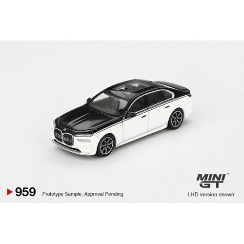 1/64 Bmw I7 Xdrive60 Alpine White/Black Sapphire (Lhd) Blister Packaging