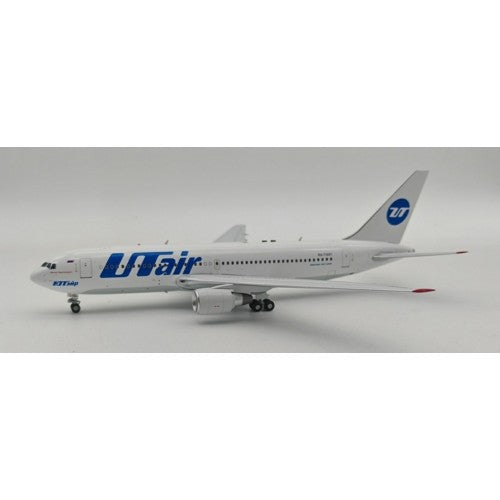 1/200 Utair Aviation Boeing 767-224/Er Ra-73081 With Stand